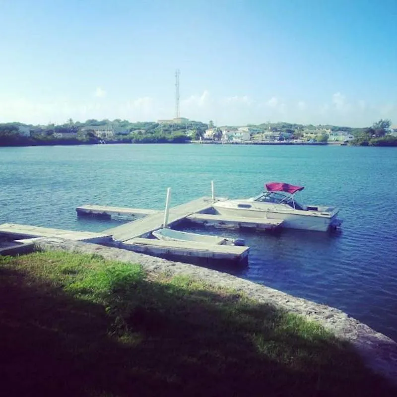 Two Turtles Inn George Town Bahamalar