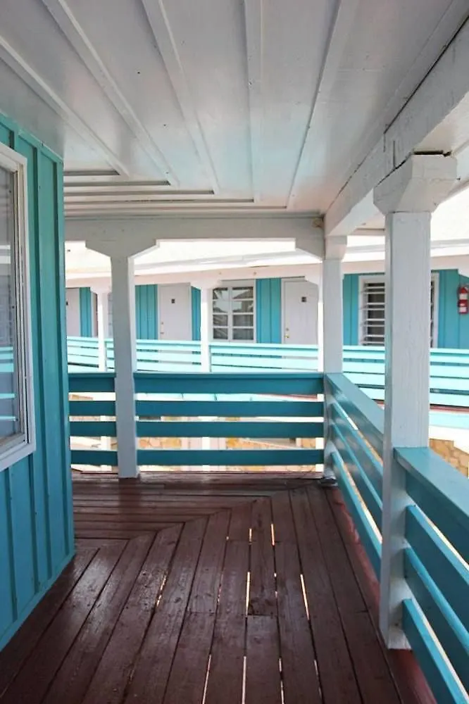 Two Turtles Inn Georgetown Bahamák